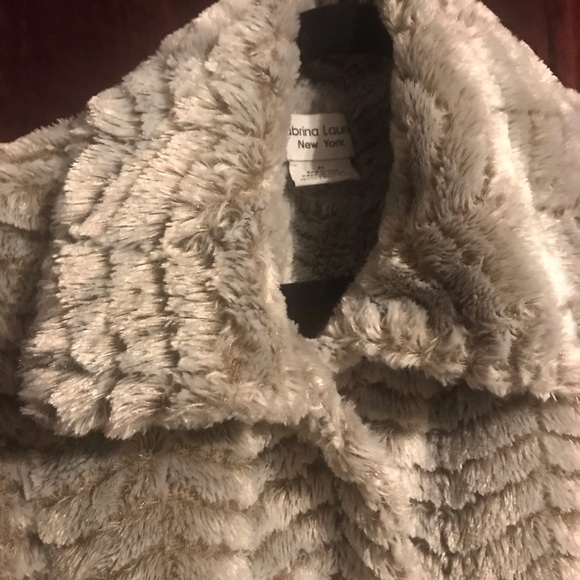 💛Sabrina Lauren FAUX FUR VEST‼️ - Picture 5 of 7